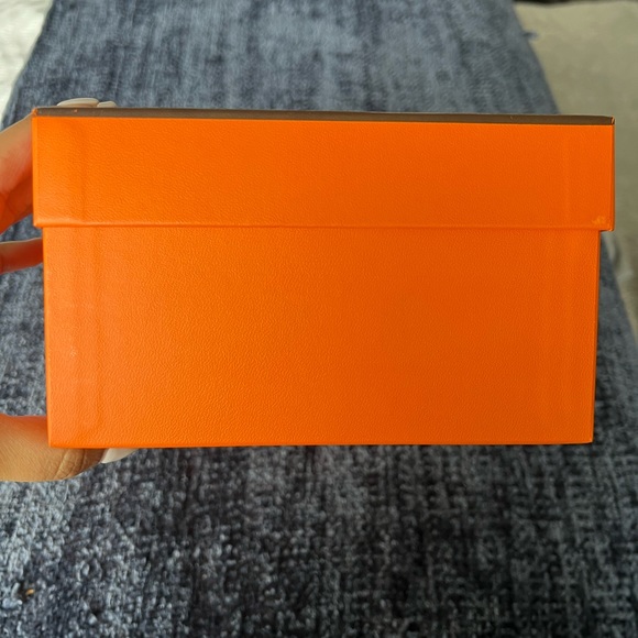 Hermes shoe Box with ribbon. - Picture 4 of 5